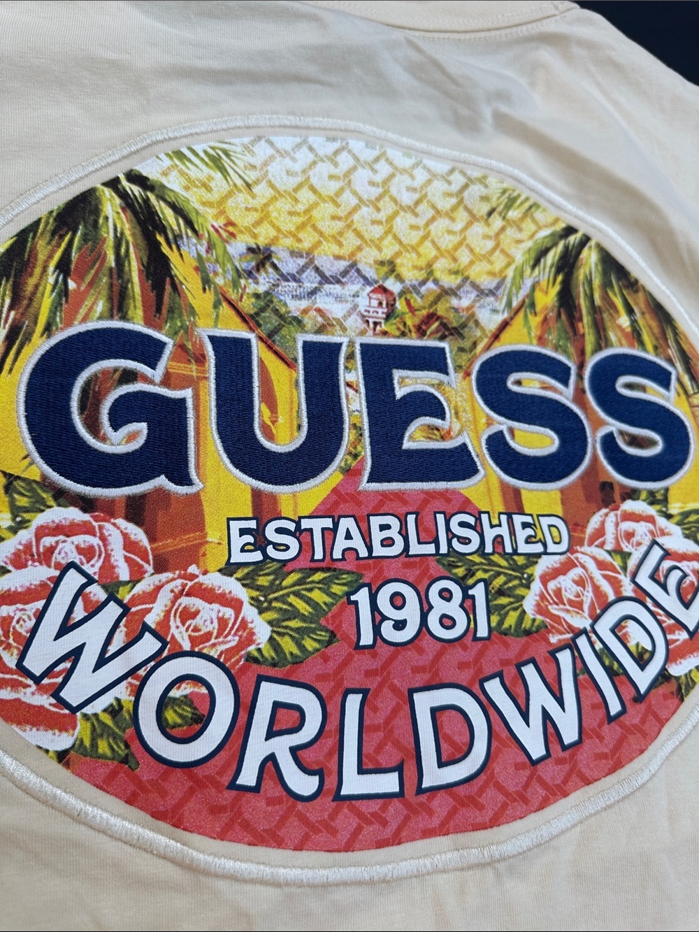New GUESS Cream Short-Sleeve Tee with Tropical Back Patch SZ L - Picture 12 of 12